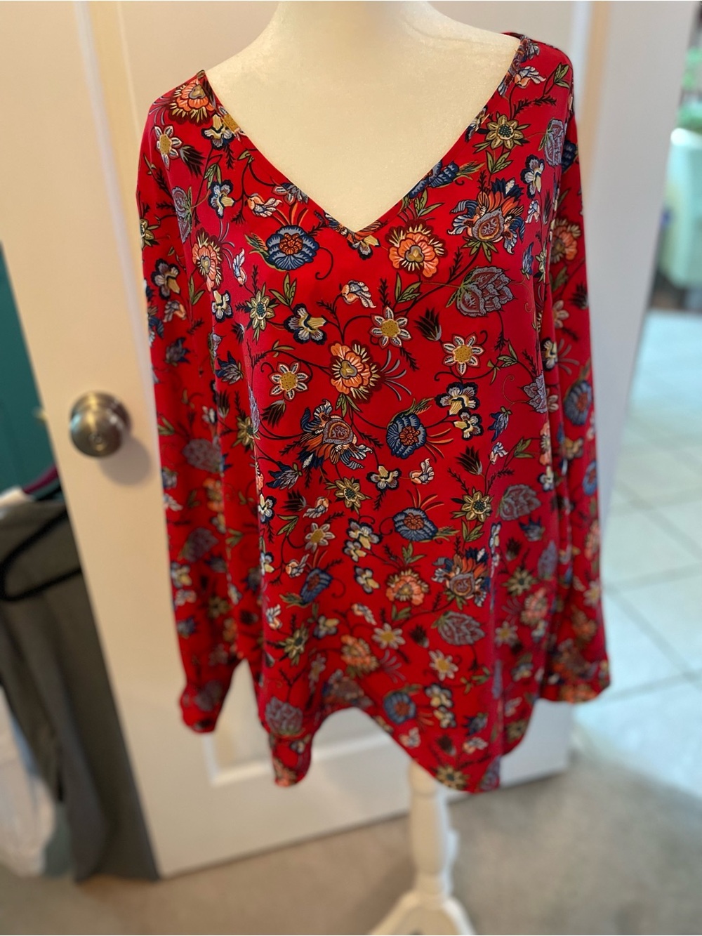 Chelsea & Theodore Red Floral V-Neck Long Sleeve Blouse